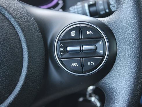 Used 2023 Kia Soul LX w/ LX Technology Package image 14