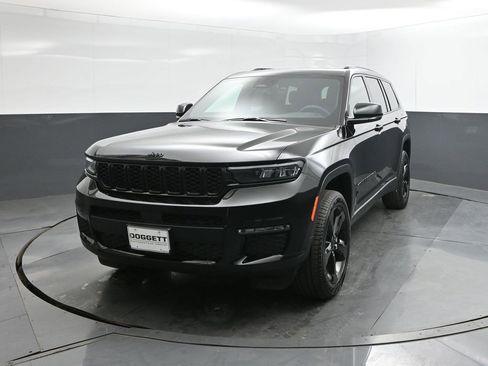 New 2025 Jeep Grand Cherokee L Limited w/ Black Appearance Package image 30