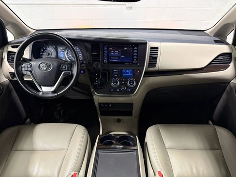 Used 2020 Toyota Sienna XLE FWD image 19