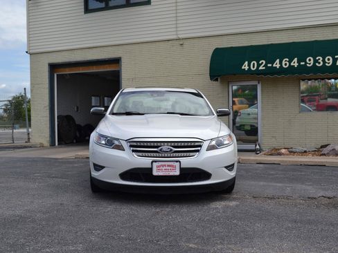 Used 2010 Ford Taurus Limited AWD/4WD image 2