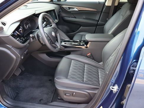 Used 2022 Buick Envision Avenir w/ Technology Package II FWD image 17