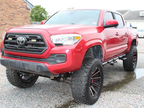 Used 2019 Toyota Tacoma SR image 1
