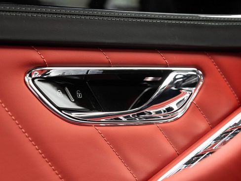 Used 2024 Bentley Continental GT image 17