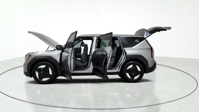 Used 2024 Kia EV9 Light Long Range RWD image 15