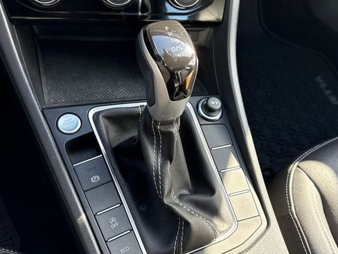 Used 2024 Volkswagen Jetta SE image 25