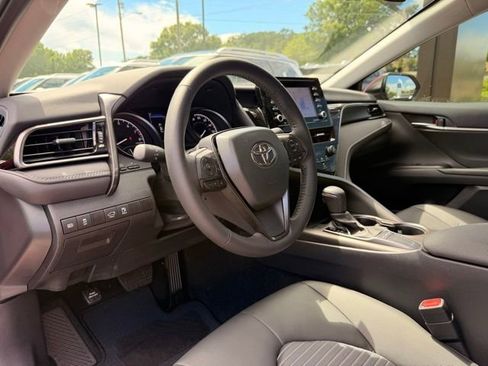 Used 2024 Toyota Camry SE FWD image 9