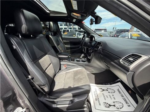 Used 2019 Jeep Grand Cherokee Altitude image 32