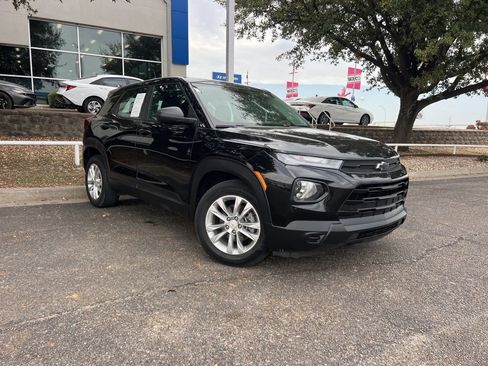 Used 2021 Chevrolet TrailBlazer LS w/ LPO, Blackout Package image 1