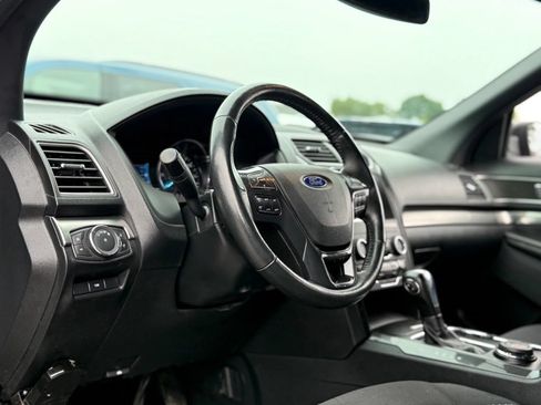 Used 2019 Ford Explorer XLT AWD/4WD image 10