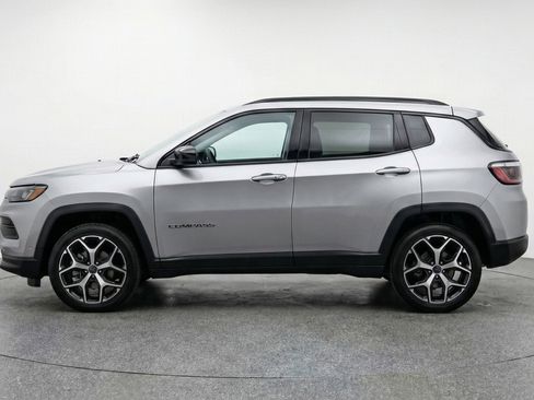 Used 2025 Jeep Compass Limited image 5