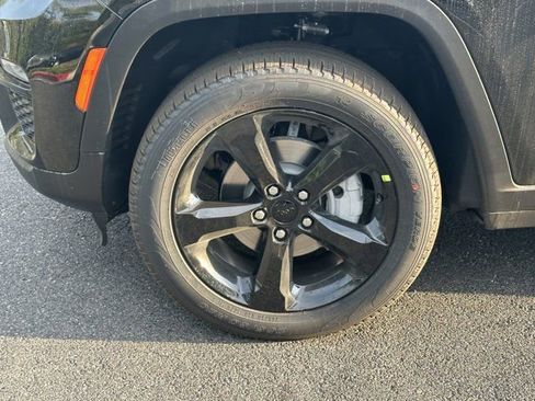 New 2025 Jeep Grand Cherokee Limited w/ Black Appearance Package image 11