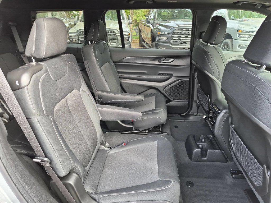 Certified 2025 Jeep Grand Cherokee L Laredo w/ Luxury Tech Group I AWD/4WD image 15