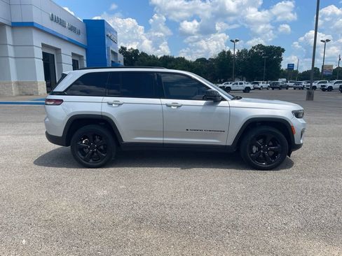 Used 2024 Jeep Grand Cherokee Limited w/ Black Appearance Package RWD image 7