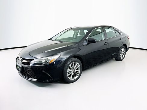 Used 2015 Toyota Camry SE FWD image 3