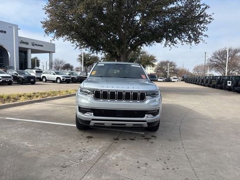 Used 2023 Jeep Wagoneer Series II image 2