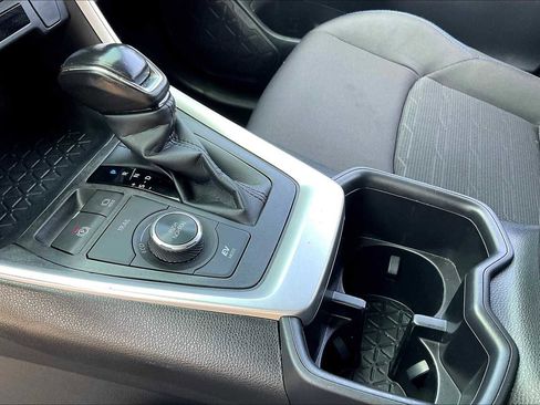 Used 2024 Toyota RAV4 SE image 14