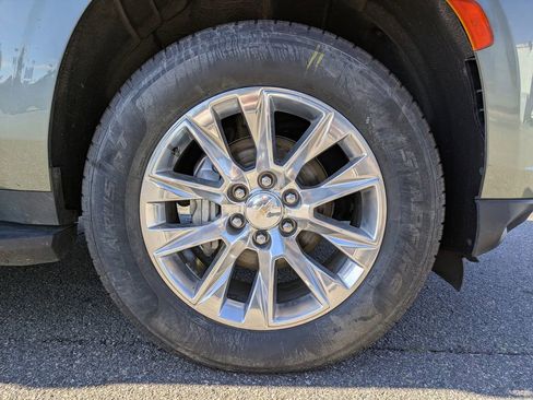 Used 2023 Chevrolet Suburban Premier image 13