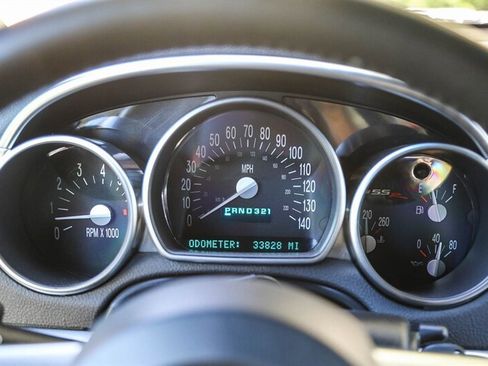 Used 2005 Chevrolet SSR w/ Preferred Equipment Group image 38