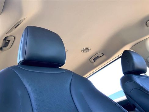 Used 2025 Kia Carnival FWD image 14