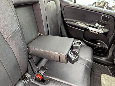 Used 2021 Mercedes-Benz GLB 250 4MATIC w/ Premium Package image 40