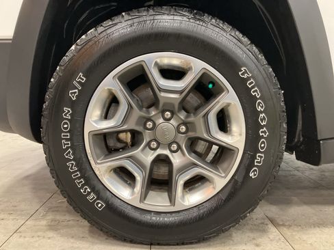 Used 2020 Jeep Cherokee Trailhawk w/ Cold Weather Group image 9