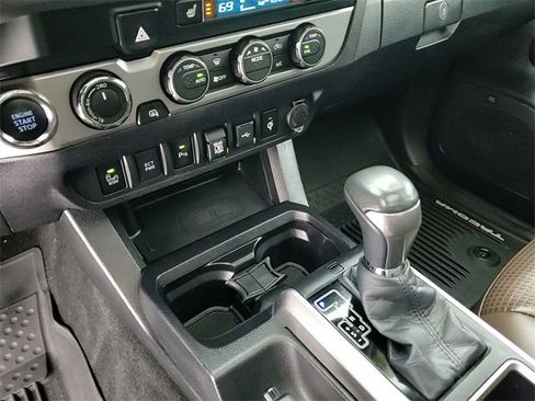 Used 2021 Toyota Tacoma Limited image 18