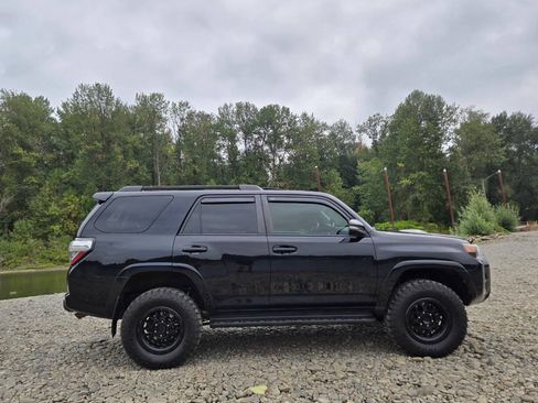 Used 2015 Toyota 4Runner Trail Premium AWD/4WD image 4