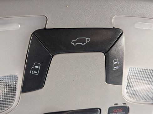 Used 2020 Toyota Sienna SE image 24