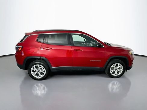 Used 2025 Jeep Compass Latitude w/ Sun & Sound Group AWD/4WD image 8