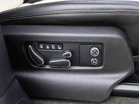 Used 2023 Bentley Bentayga Extended Wheelbase image 82