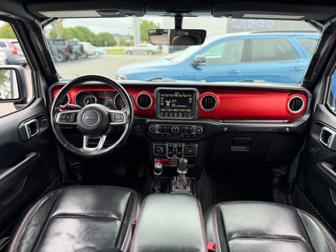 Used 2018 Jeep Wrangler Unlimited Rubicon w/ Uconnect 4C Nav & Sound Group AWD/4WD image 2