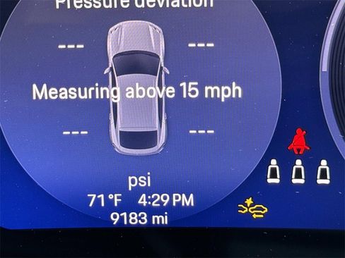 Used 2024 Porsche Macan 4 Electric image 15