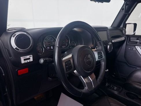 Used 2016 Jeep Wrangler Unlimited Rubicon AWD/4WD image 11