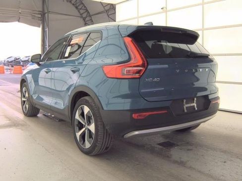 Certified 2025 Volvo XC40 B5 Plus image 3