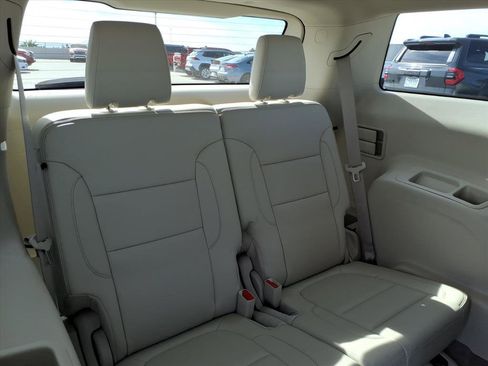 Used 2022 GMC Acadia Denali w/ Denali Technology Package image 15