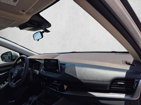 Used 2023 Nissan Rogue SV FWD image 14