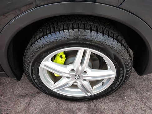 Used 2016 Porsche Cayenne S AWD/4WD image 9