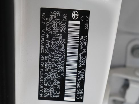 Used 2025 Toyota Prius AWD image 28