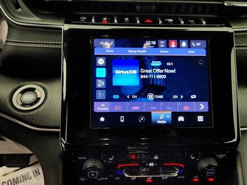 Used 2023 Jeep Grand Cherokee L Altitude AWD/4WD image 17