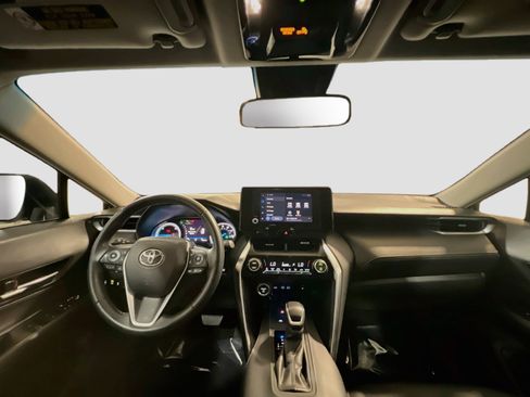 Used 2024 Toyota Venza LE AWD/4WD image 16