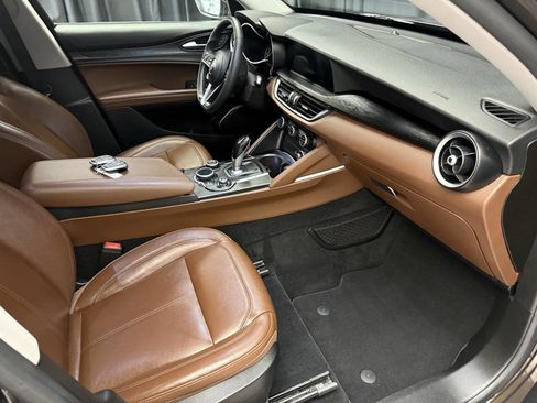 Used 2018 Alfa Romeo Stelvio AWD image 25