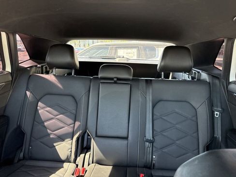 Used 2025 Volkswagen Atlas Cross Sport SE FWD image 12