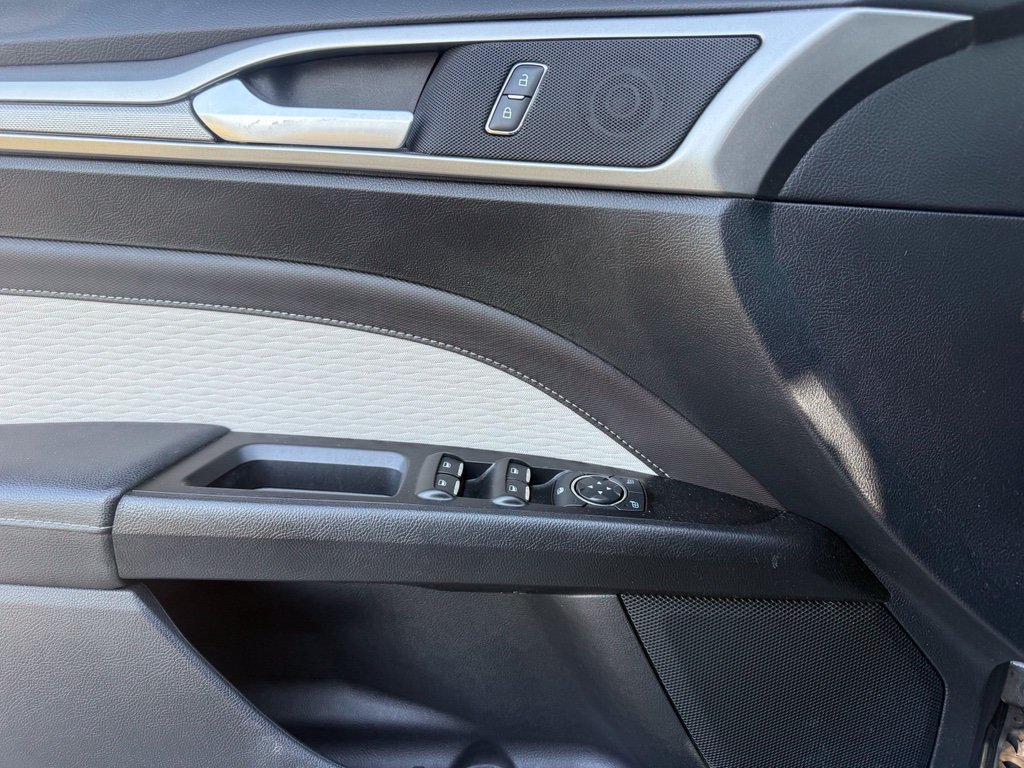 Used 2019 Ford Fusion SE w/ Equipment Group 151A FWD image 28