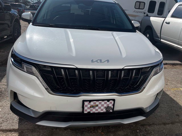 Used 2024 Kia Carnival LX FWD image 2