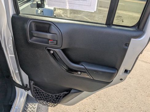 Used 2012 Jeep Wrangler Unlimited Sahara image 37