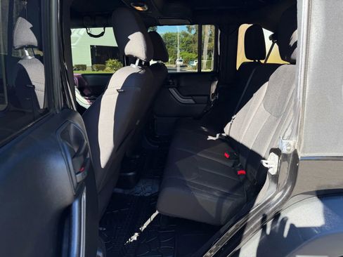 Used 2018 Jeep Wrangler Unlimited Sport S image 19