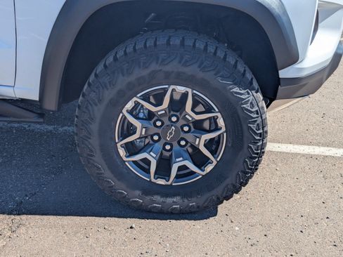 Certified 2025 Chevrolet Colorado ZR2 w/ Technology Package AWD/4WD image 9