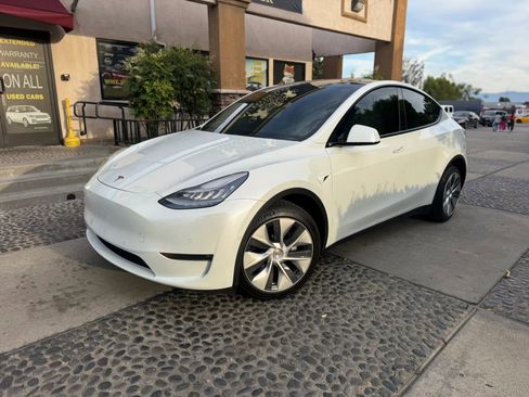 Used 2021 Tesla Model Y Long Range image 1
