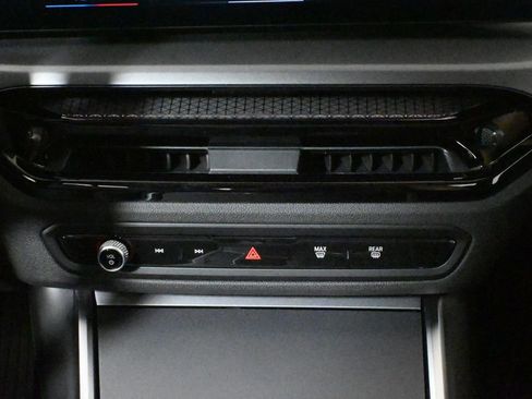 Used 2025 BMW 230i xDrive Coupe w/ Convenience Package image 24