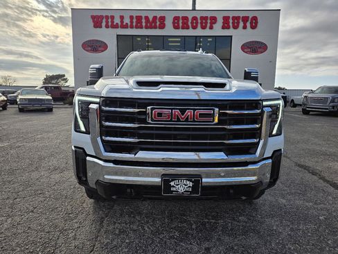 Used 2024 GMC Sierra 2500 SLT w/ SLT Premium Package image 2
